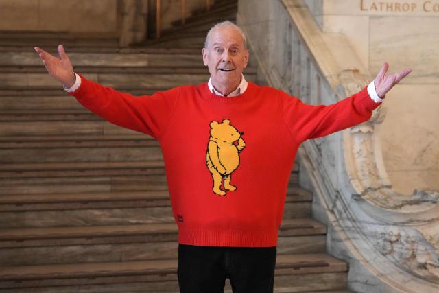 British journalist and former politician Gyles Brandreth gestures as he attends a literary engagement at the New York Public Library during a visit by Britain's Queen Camilla in New York, on April 29, 2026. (Photo by ADAM GRAY / POOL / AFP)
