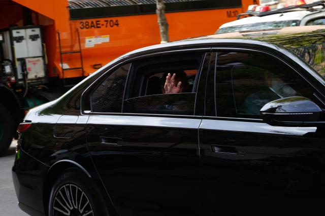 Britain's King Charles III waves to supporters after visiting the non-profit Harlem Grown in New York on April 29, 2026. (Photo by Leonardo MUNOZ / AFP)