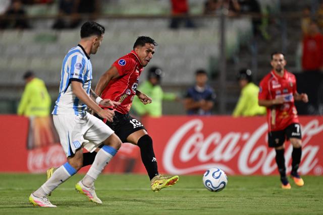 Caracas' defender #13 Jesus Yendis shoots to score his team's first goal during the Copa Sudamericana group stage football match between Venezuela's Caracas FC and Argentina's Racing Club at the Olimpico de la UCV stadium in Caracas on April 29, 2026. (Photo by Juan BARRETO / AFP)