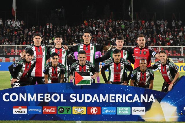 Players of Palestino pose for a picture ahead of the Copa Sudamericana group stage football match between Chile's Palestino and Brazil's Gremio at the Municipal de la Cisterna stadium in Santiago on April 29, 2026. (Photo by RODRIGO ARANGUA / AFP)