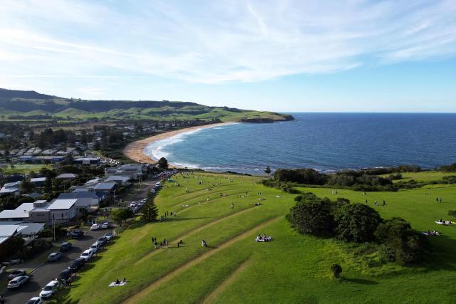 This picture taken on April 27, 2026 shows an aerial view of a street in Gerringong, about a two-hour drive south of Sydney. Viral posts of an Australian street dubbed the country's "most beautiful" have enticed coachloads of visitors to a picturesque seaside town -- and locals have had enough of it. (Photo by Saeed KHAN / AFP) / To go with AFP story Australia-tourism-internet by Oliver Hotham