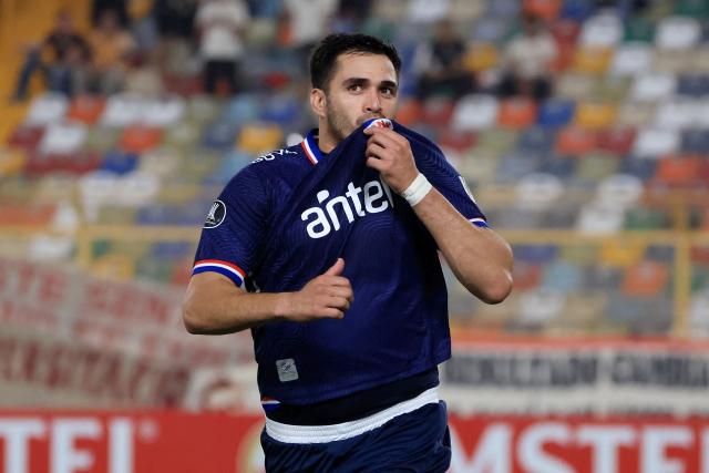 Nacional's forward #09 Maxi Gomez celebrates scoring his team's first goal during the Copa Libertadores group stage football match between Peru's Universitario and Uruguay's Nacional at the Monumental "U" Marathon stadium in Lima on April 29, 2026. (Photo by Connie FRANCE / AFP)