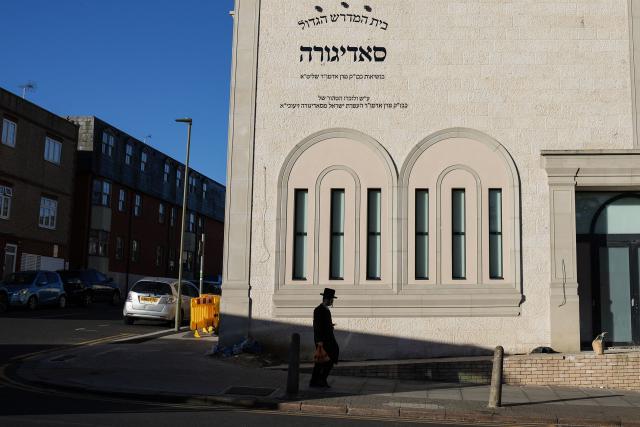 A member of the local community walks past a synagogue in the Golders Green neighbourhood of north London, on April 30, 2026, following the stabbing of two people a day earlier. Two Jewish men were wounded in stabbings in north London on April 29, investigated by police in the British capital as a "terrorist incident", after a series of antisemitic attacks in recent weeks. (Photo by CARLOS JASSO / AFP)