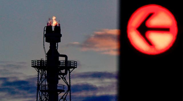 A red traffic light is seen in the foreground next to a tower of the PCK Schwedt refinery in Schwedt, northeastern Germany, at the company's plant on April 30, 2026, one day before Russia will halt the pipeline flow of Kazakh oil to Germany, citing technical reasons. The stoppage from May 1, 2026 will impact the PCK refinery, run by the German subsidiary of Russia's state-owned oil company Rosneft, that supplies much of the Berlin region and the capital's international airport with fuel. The move by Moscow comes amid Russia's war against Ukraine and a global energy crisis sparked by the US-Israeli war against Iran, which has caused major disruptions to global oil and gas markets. The German government stressed it does not expect an energy supply crunch. (Photo by Tobias SCHWARZ / AFP)