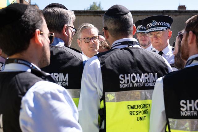 Britain's Prime Minister Keir Starmer (C) and Metropolitan Police Commissioner Mark Rowley (R) meet first responders from Shomrim North West London during a visit to Golders Green in north-west London on April 30, 2026, the day after two men were stabbed. Two Jewish men were wounded in stabbings in north London on April 29, investigated by police in the British capital as a "terrorist incident", after a series of antisemitic attacks in recent weeks. (Photo by Stefan Rousseau / POOL / AFP)