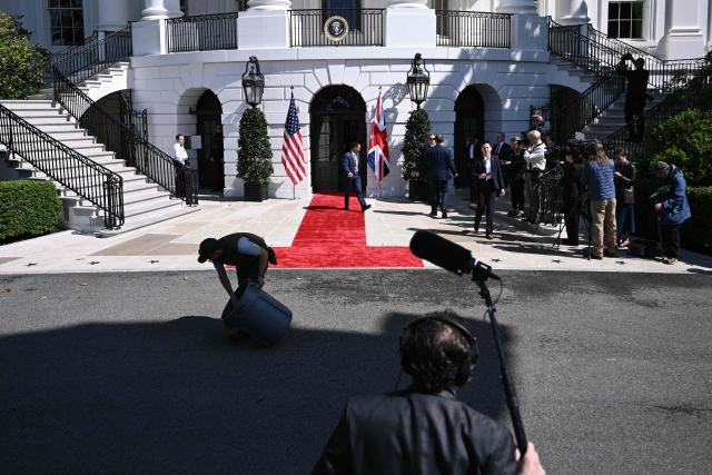 Preparations ahead of a farewell hosted by US President Donald Trump for Britain’s King Charles III and Queen Camilla on the South Lawn of the White House in Washington, DC, on April 30, 2026. King Charles III and Queen Camilli are wrapping up their visit to the United States and will head to Bermuda next. (Photo by Brendan SMIALOWSKI / AFP)