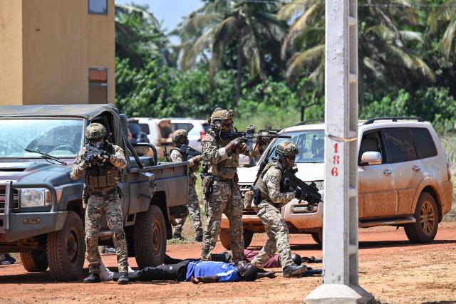 Ivorian and US special forces take part in the Flintlock 2026 military training hosted by the International counter-terrorism-Academy, in Jacqueville on April 30, 2026. (Photo by Issouf SANOGO / AFP)