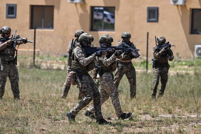 Ivorian and US special forces take part in the Flintlock 2026 military training hosted by the International counter-terrorism-Academy, in Jacqueville on April 30, 2026. (Photo by Issouf SANOGO / AFP)