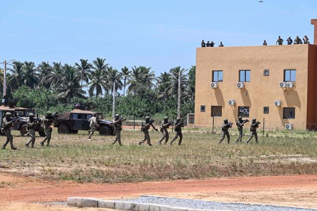 Ivorian and US special forces take part in the Flintlock 2026 military training hosted by the International counter-terrorism-Academy, in Jacqueville on April 30, 2026. (Photo by Issouf SANOGO / AFP)