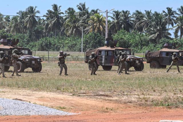 Ivorian and US special forces take part in the Flintlock 2026 military training hosted by the International counter-terrorism-Academy, in Jacqueville on April 30, 2026. (Photo by Issouf SANOGO / AFP)