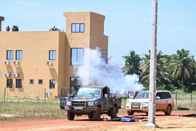 Ivorian and US special forces take part in the Flintlock 2026 military training hosted by the International counter-terrorism-Academy, in Jacqueville on April 30, 2026. (Photo by Issouf SANOGO / AFP)