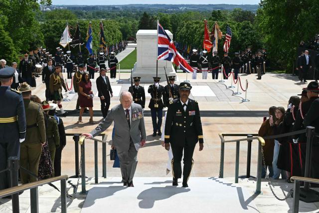 Britain's King Charles III arrives to lay a wreath at the tomb of the unknown soldier in Arlington National Cemetary in Arlington, Virginia, on April 30, 2026. (Photo by SAUL LOEB / POOL / AFP)