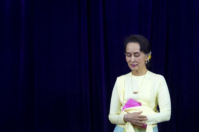(FILES) Myanmar State Counsellor Aung San Suu Kyi leaves after delivering address before students of Yangon University general assembly in Yangon on August 28, 2018. Myanmar's junta-chief turned president on April 30, 2026 ordered deposed leader Aung San Suu Kyi to be moved to house arrest, five years after sweeping her into detention in a 2021 coup. (Photo by Ye Aung Thu / AFP)