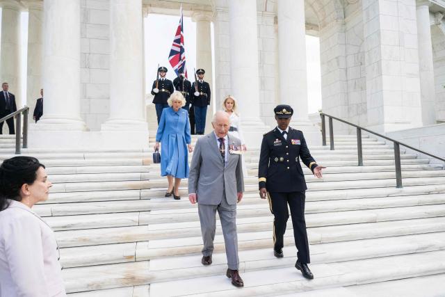 Britain's King Charles III and Queen Camilla, escorted  by US Army Maj. Gen. Antoinette Gant (R) and White House Chief of Protocol Monica Crowley, tours the Arlington National Cemetery in Arlington, Virginia, on April 30, 2026. King Charles III and Queen Camilla visited the Canadian Cross of Sacrifice, dedicated to those US citizens who volunteered for the Canadian Expeditionary Force (CEF) and lost their lives in the First World War. (Photo by SAUL LOEB / POOL / AFP)
