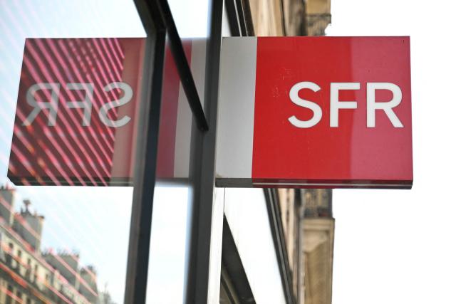(FILES) This photograph shows a logo of French telecommunications operator SFR in Paris on June 16, 2025. Three trade unions are calling on SFR shop staff to strike on May 2, 2026, AFP learned on April 30, 2026 from union sources, due to job security concerns at a time when Bouygues Telecom, Free-Iliad Group and Orange are negotiating the takeover of the operator. (Photo by EMMA DA SILVA / AFP)