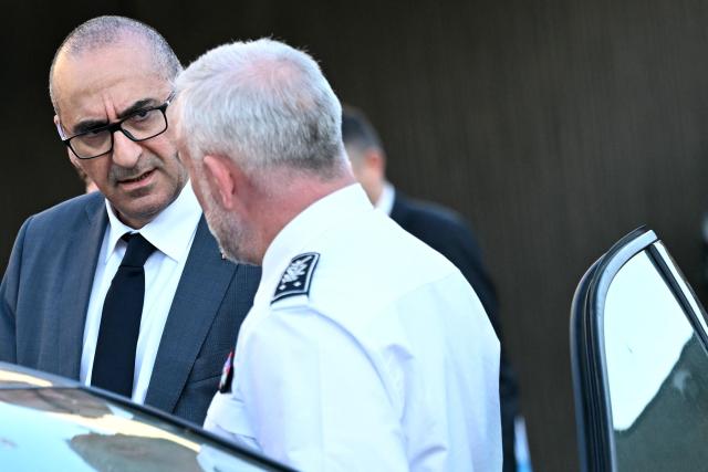 France's Interior Minister Laurent Nunez speaks with a French police officer during a visit in Les Mureaux, on the outskirts of Paris, on April 30, 2026, for a visit which is focused on the urban violences that have affected the Yvelines French Department. (Photo by Martin LELIEVRE / AFP)