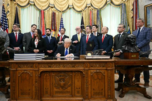 US President Donald Trump signs an executive order regarding federal workers contracting in the Oval Office at the White House in Washington, DC on April 30, 2026. (Photo by Brendan SMIALOWSKI / AFP)