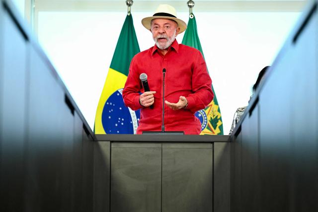 Brazil's President Luiz Inacio Lula da Silva speaks during the announcement of a new credit facility for the purchase of trucks and buses at the Planalto Palace in Brasнlia on April 30, 2026. President Lula da Silva suffered two consecutive defeats in Congress: the rejection of Jorge Messias’s nomination to fill a vacancy on the Supreme Court and the overturning of his veto of the sentencing reform law, which reduces the sentence of former President Jair Bolsonaro, convicted of attempting a coup d’йtat (Photo by Evaristo Sa / AFP)