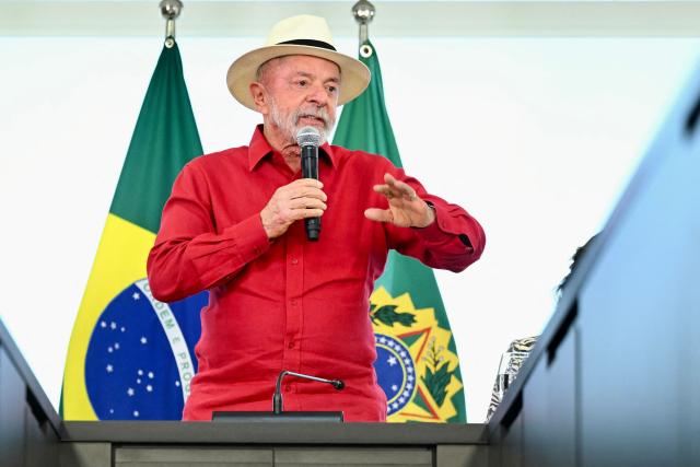 Brazil's President Luiz Inacio Lula da Silva speaks during the announcement of a new credit facility for the purchase of trucks and buses at the Planalto Palace in Brasнlia on April 30, 2026. President Lula da Silva suffered two consecutive defeats in Congress: the rejection of Jorge Messias’s nomination to fill a vacancy on the Supreme Court and the overturning of his veto of the sentencing reform law, which reduces the sentence of former President Jair Bolsonaro, convicted of attempting a coup d’йtat (Photo by Evaristo Sa / AFP)