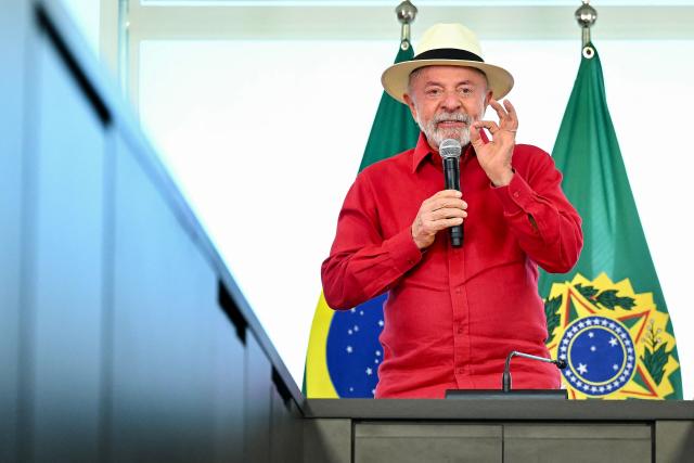 Brazil's President Luiz Inacio Lula da Silva speaks during the announcement of a new credit facility for the purchase of trucks and buses at the Planalto Palace in Brasнlia on April 30, 2026. President Lula da Silva suffered two consecutive defeats in Congress: the rejection of Jorge Messias’s nomination to fill a vacancy on the Supreme Court and the overturning of his veto of the sentencing reform law, which reduces the sentence of former President Jair Bolsonaro, convicted of attempting a coup d’йtat (Photo by Evaristo Sa / AFP)