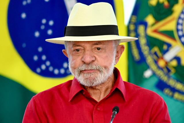 Brazil's President Luiz Inacio Lula da Silva gestures during the announcement of a new credit facility for the purchase of trucks and buses at the Planalto Palace in Brasнlia on April 30, 2026. President Lula da Silva suffered two consecutive defeats in Congress: the rejection of Jorge Messias’s nomination to fill a vacancy on the Supreme Court and the overturning of his veto of the sentencing reform law, which reduces the sentence of former President Jair Bolsonaro, convicted of attempting a coup d’йtat (Photo by Evaristo Sa / AFP)