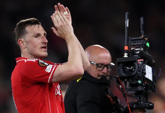 Nottingham Forest's New Zealand striker #11 Chris Wood applauds the fans following the UEFA Europa League semi-final first-leg football match between Nottingham Forest and Aston Villa at The City Ground in Nottingham, central England, on April 30, 2026. (Photo by Darren Staples / AFP)