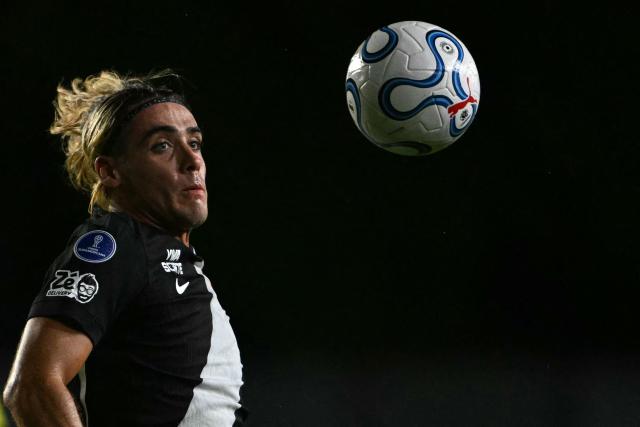 Vasco da Gama's Argentinian forward #77 Claudio Spinelli looks at the ball during the Copa Sudamericana group stage football match between Brazil's Vasco da Gama and Paraguay's Olimpia at the Sao Januario stadium in Rio de Janeiro, Brazil on April 30, 2026. (Photo by MAURO PIMENTEL / AFP)