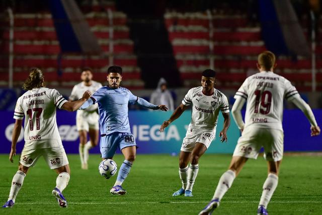 Bolivar's midfielder #80 Carlos Antonio Melgar kicks the ball during the Copa Libertadores group stage football match between Bolivia's Bolivar and Brazil's Fluminense at the Hernando Siles stadium in La Paz on April 30, 2026. (Photo by Jorge BERNAL / AFP)