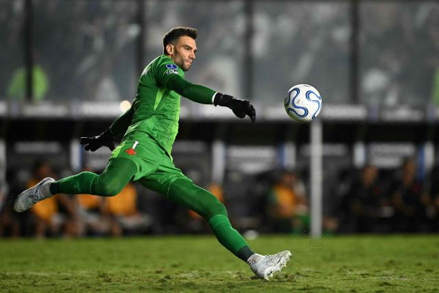 Vasco da Gama's goalkeeper #01 Leo Jardim kicks the ball during the Copa Sudamericana group stage football match between Brazil's Vasco da Gama and Paraguay's Olimpia at the Sao Januario stadium in Rio de Janeiro, Brazil on April 30, 2026. (Photo by MAURO PIMENTEL / AFP)
