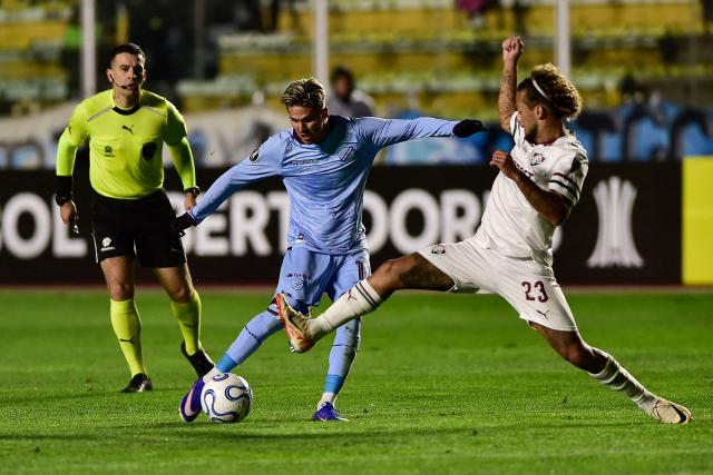 Bolivar's Argentine forward #17 Patricio Rodriguez and Fluminense's defender #23 Guga fight for the ball during the Copa Libertadores group stage football match between Bolivia's Bolivar and Brazil's Fluminense at the Hernando Siles stadium in La Paz on April 30, 2026. (Photo by Jorge BERNAL / AFP)
