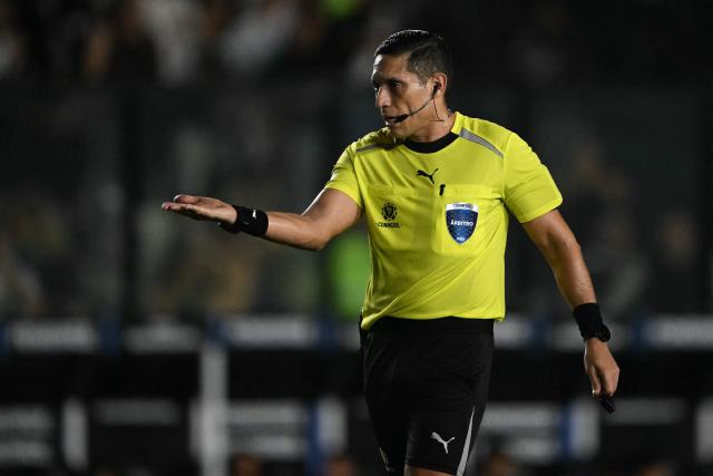 Venezuelan referee Jesus Valenzuela gestures during the Copa Sudamericana group stage football match between Brazil's Vasco da Gama and Paraguay's Olimpia at the Sao Januario stadium in Rio de Janeiro, Brazil on April 30, 2026. (Photo by MAURO PIMENTEL / AFP)