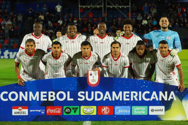 America de Cali's players pose for a team photo ahead of the Copa Sudamericana group stage football match between Argentina's Tigre and Colombia's America de Cali at the Jose Dellagiovanna stadium in Victoria, Buenos Aires province, Argentina on April 30, 2026. (Photo by Alejandro PAGNI / AFP)