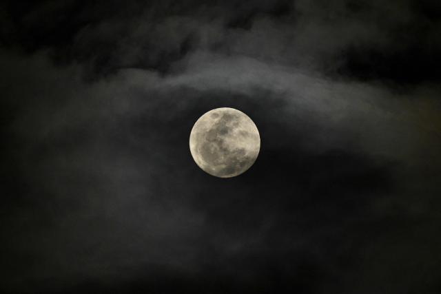The 99.4% waxing gibbous moon is seen over Panama Bay in Panama City on April 30, 2026 (Photo by MARTIN BERNETTI / AFP)