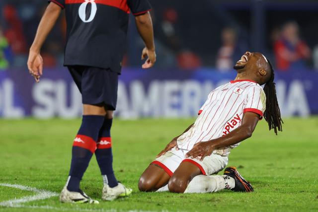 America de Cali's Venezuelan midfielder #07 Jhon Murillo reacts after missing a chance during the Copa Sudamericana group stage football match between Argentina's Tigre and Colombia's America de Cali at the Jose Dellagiovanna stadium in Victoria, Buenos Aires province, Argentina on April 30, 2026. (Photo by Alejandro PAGNI / AFP)