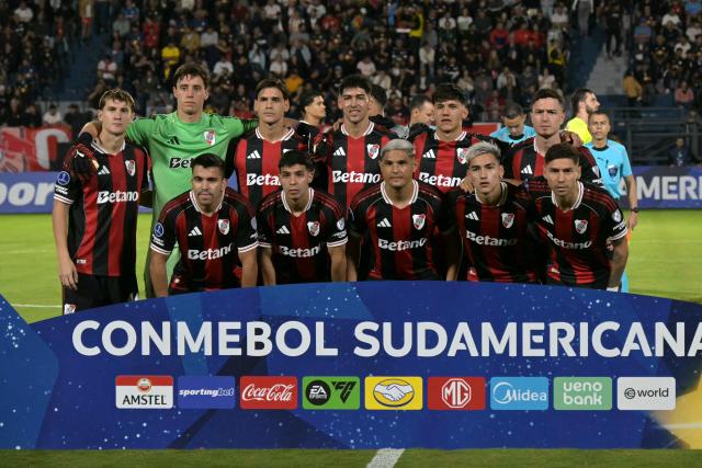 River Plate players pose for a team photo ahead of the Copa Sudamericana group stage football match between Brazil's Red Bull Bragantino and Argentina's River Plate at the Municipal Cicero de Souza Marques stadium in Braganca Paulista, state of Sao Paulo, Brazil on April 30, 2026. (Photo by NELSON ALMEIDA / AFP)