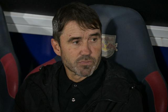 River Plate's head coach Eduardo Coudet gestures during the Copa Sudamericana group stage football match between Brazil's Red Bull Bragantino and Argentina's River Plate at the Municipal Cicero de Souza Marques stadium in Braganca Paulista, state of Sao Paulo, Brazil on April 30, 2026. (Photo by NELSON ALMEIDA / AFP)