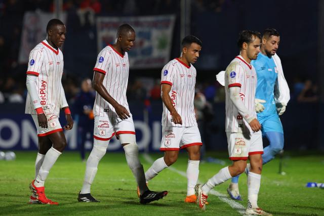 America de Cali's players leave the pitch at halftime of the Copa Sudamericana group stage football match between Argentina's Tigre and Colombia's America de Cali at the Jose Dellagiovanna stadium in Victoria, Buenos Aires province, Argentina on April 30, 2026. (Photo by Alejandro PAGNI / AFP)