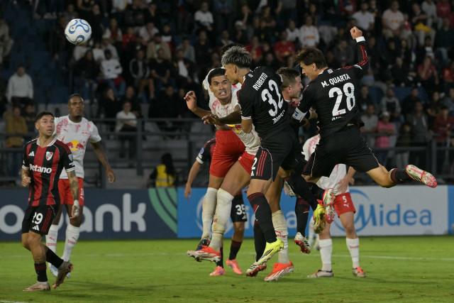 River Plate's defender #28 Lucas Martinez Quarta heads the ball to score a goal during the Copa Sudamericana group stage football match between Brazil's Red Bull Bragantino and Argentina's River Plate at the Municipal Cicero de Souza Marques stadium in Braganca Paulista, state of Sao Paulo, Brazil on April 30, 2026. (Photo by NELSON ALMEIDA / AFP)