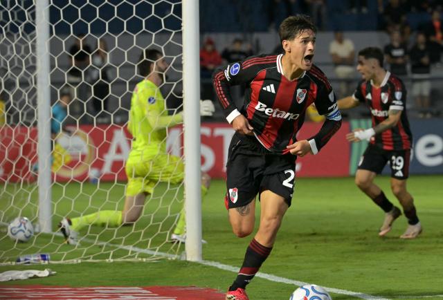 River Plate's defender #28 Lucas Martinez Quarta celebrates after scoring during the Copa Sudamericana group stage football match between Brazil's Red Bull Bragantino and Argentina's River Plate at the Municipal Cicero de Souza Marques stadium in Braganca Paulista, state of Sao Paulo, Brazil on April 30, 2026. (Photo by NELSON ALMEIDA / AFP)
