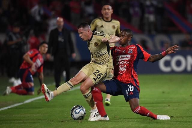 Cusco's Argentine forward #26 Nicolas Silva and Independiente Medellin's midfielder #16 Halam Loboa fight for the ball during the Copa Libertadores group stage football match between Colombia's Independiente Medellin and Peru's Cusco FC at the Atanasio Girardot stadium in Medellin, Antioquia department, Colombia on April 30, 2026. (Photo by Jaime SALDARRIAGA / AFP)
