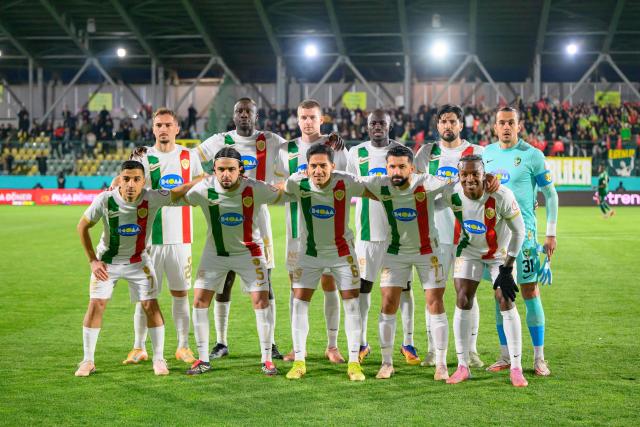 Amedspor's players pose for a team photograph ahead of the Trendyol League football match between Amedspor and Esenler Erokspor at the Esenler Erokspor Stadium, in the Esenler district of Istanbul, on April 9, 2026. Amedspor, a club from Diyarbakir, the "capital" of Turkey's predominantly Kurdish southeast, can secure promotion to the first division on May 2, 2026, an unprecedented prospect that has sparked a wave of enthusiasm among the country's millions of Kurds. (Photo by Yasin AKGUL / AFP)