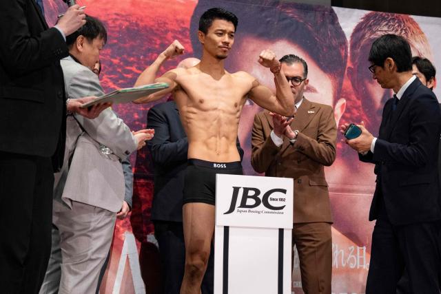 Japanese boxer Junto Nakatani (C) poses for photographs during a weigh-in ahead of his May 2 boxing match with Naoya Inoue in Tokyo on May 1, 2026. (Photo by Yuichi YAMAZAKI / AFP)