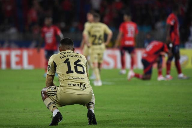 Cusco's midfielder #16 Oswaldo Valenzuela reacts after losing the Copa Libertadores group stage football match between Colombia's Independiente Medellin and Peru's Cusco FC at the Atanasio Girardot stadium in Medellin, Antioquia department, Colombia on April 30, 2026. (Photo by Jaime SALDARRIAGA / AFP)