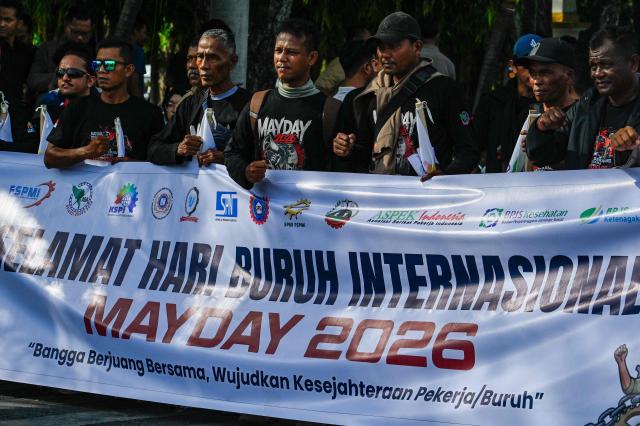 Workers participate in a rally to mark International Labour Day in Banda Aceh on May 1, 2026. (Photo by CHAIDEER MAHYUDDIN / AFP)