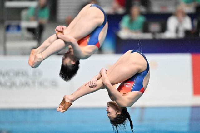 Chen Jia (R) and Chen Yiwen (L) of China compete in women’s 3m synchronised diving at the World Aquatics Diving World Cup 2026 super finals in Beijing on May 1, 2026. (Photo by ADEK BERRY / AFP)
