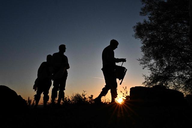 The Ashdown Forest Morris Men perform at sunrise in the Ashdown Forest, south of London on May 1, 2026. Historically, in rural Britain, May Day celebrations were associated with the fertility of spring and the start of summer. (Photo by Ben STANSALL / AFP)