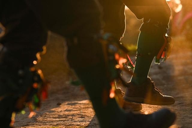 The Ashdown Forest Morris Men sing in May Day as they perform at sunrise in the Ashdown Forest, south of London on May 1, 2026. Historically, in rural Britain, May Day celebrations were associated with the fertility of spring and the start of summer. (Photo by Ben STANSALL / AFP)