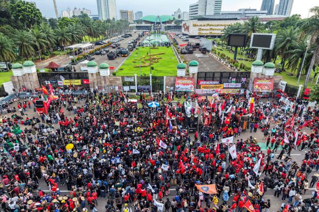 This picture shows an aerial view of hundreds of workers gathering to mark May Day in front of the Parliament building in Jakarta on May 1, 2026. (Photo by BAY ISMOYO / AFP)