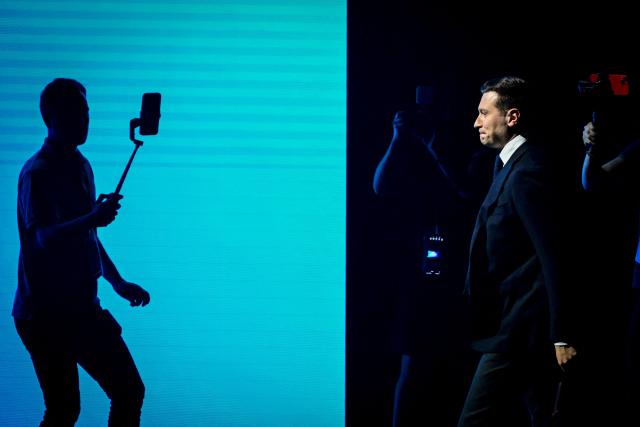 French far-right party Rassemblement National (RN) president Jordan Bardella (R) arrives to deliver a speech during the "Fete de la nation" meeting in Macon on May 1, 2026. (Photo by OLIVIER CHASSIGNOLE / AFP)