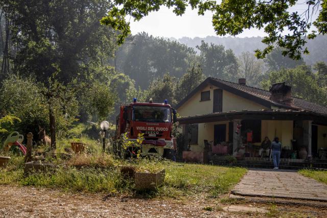 A fire truck stops at a residence on the edges of a wildfire in Mount Faeta forest near Pisa province in Santa Maria del Giudice on May 1, 2026. Italian authorities evacuated some 3,500 people in its famed Tuscany region on May 1, 2026 as they try to tame a wildfire that has been raging for more than 24 hours. Over 800 hectares (nearly 2,000 acres) have been ravaged by the fire in the mountains between the historic cities of Lucca and Pisa. (Photo by Federico SCOPPA / AFP)
